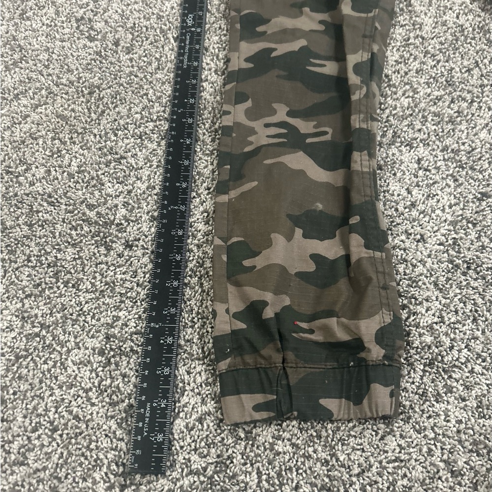 Leviโs Camouflage Jogger Pants | Elastic Waist | Size Small (28โ) - Picture 8 of 8